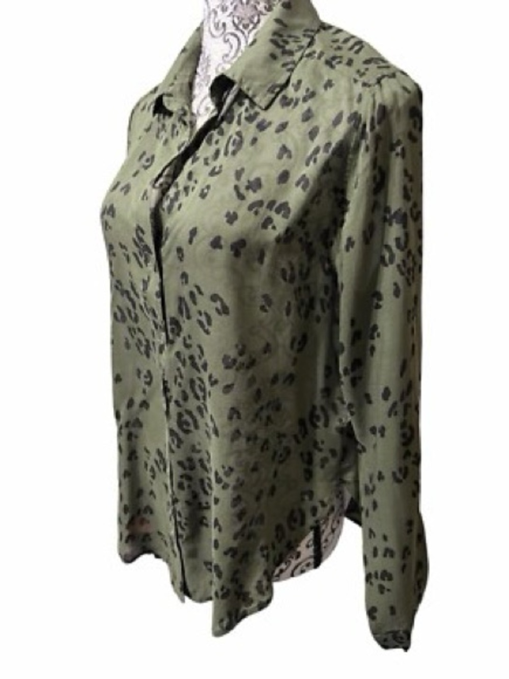 Bella Dahl Green Leopard-Spot Button Down Shirt S 100% Rayon NWT - Picture 2 of 5